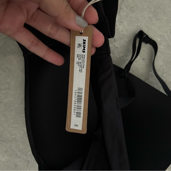 SKIMS Black Apparel - Picture 3 of 3